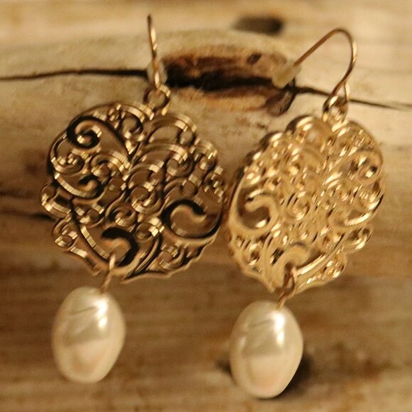 NEW Gold-filled Filigree Pendant w Hanging Fresh Water Pearl 1.5" Drop Earrings - Picture 1 of 1